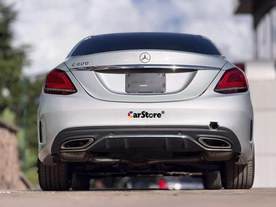 Mercedes-Benz C200 view 2