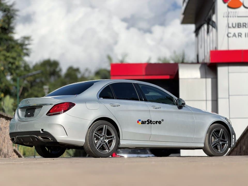 Mercedes-Benz C200 view 3