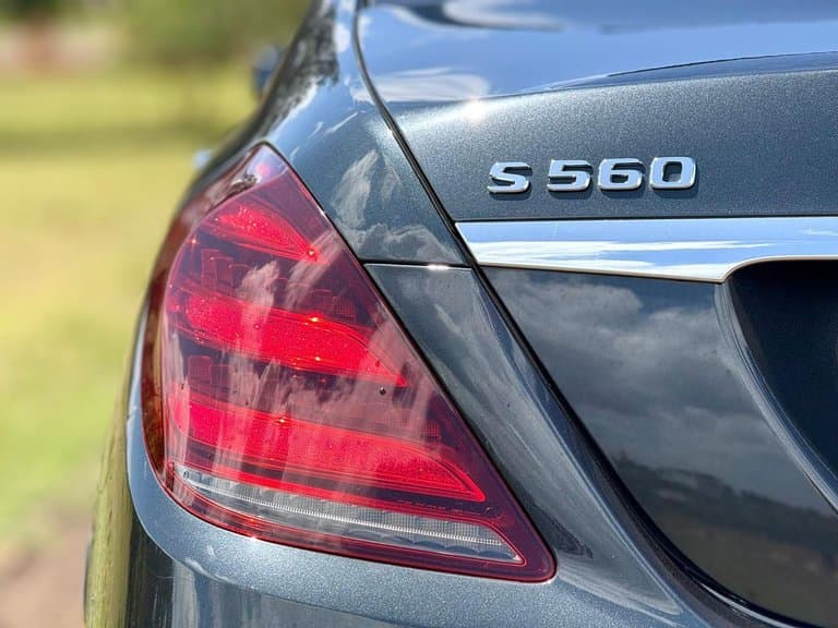 Mercedes-Benz S560 AMG Line view 3