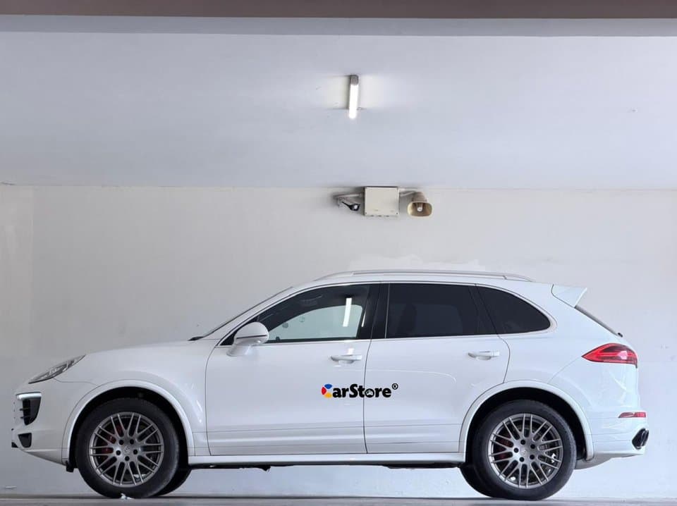 Porsche Cayenne view 2