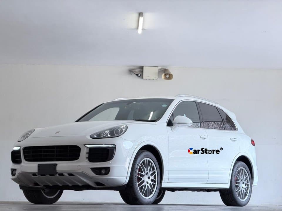 Porsche Cayenne view 3