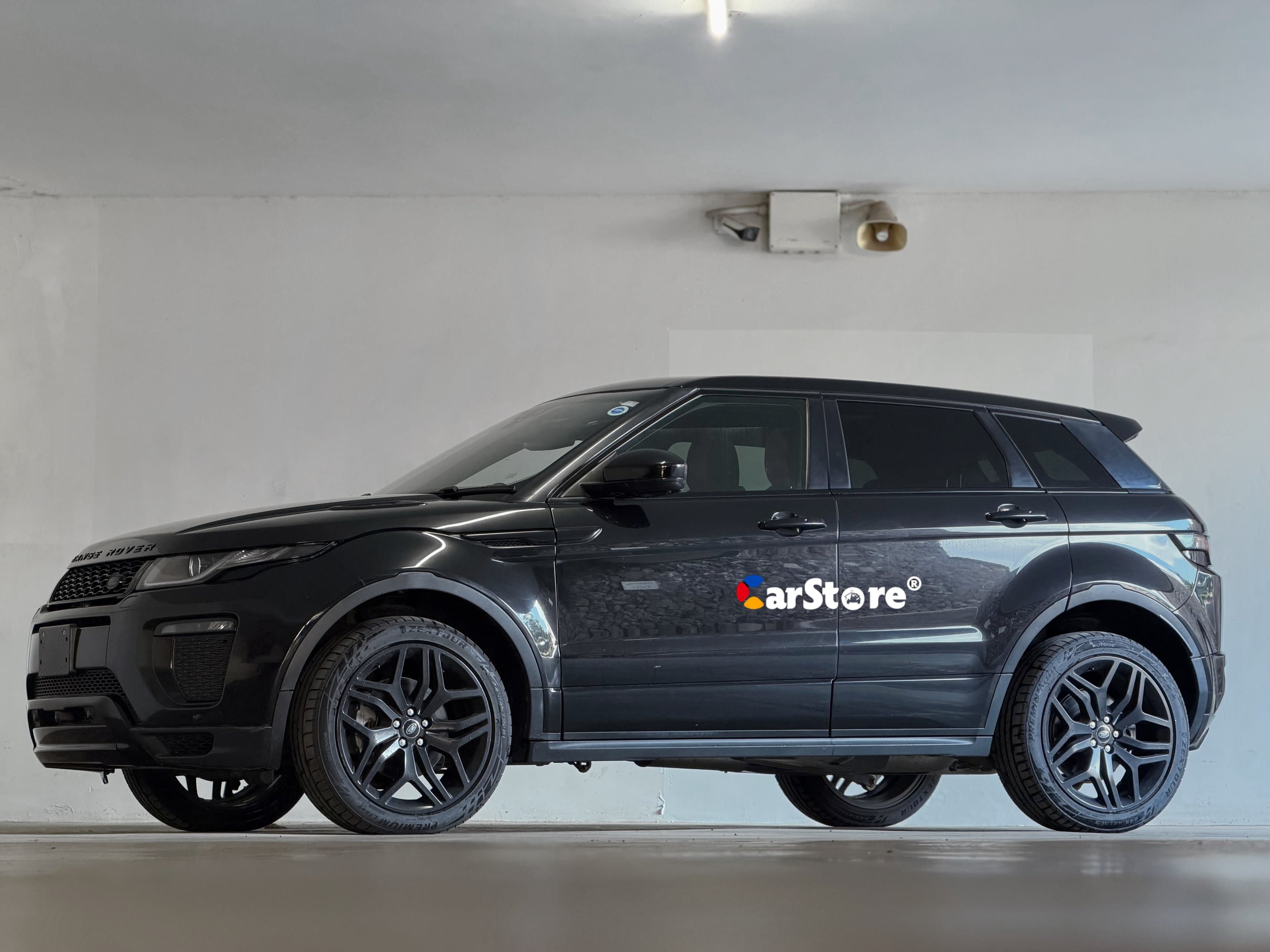 Land Rover Range Rover Evoque view 2