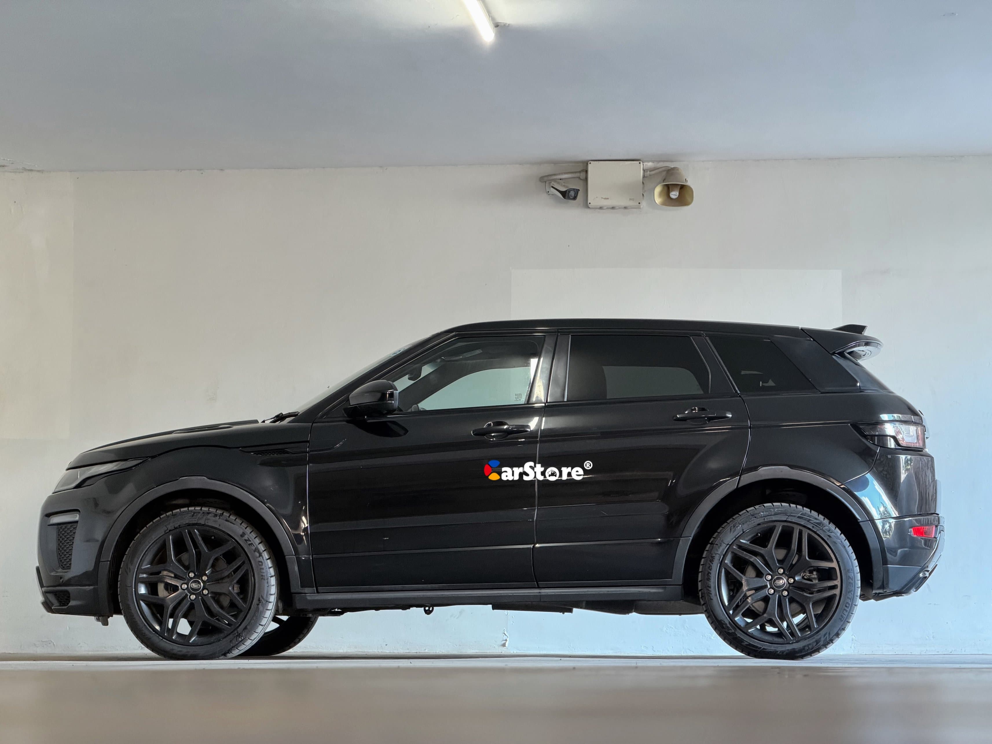 Land Rover Range Rover Evoque view 3
