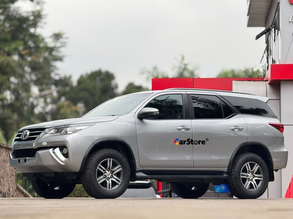 Toyota Fortuner view 2