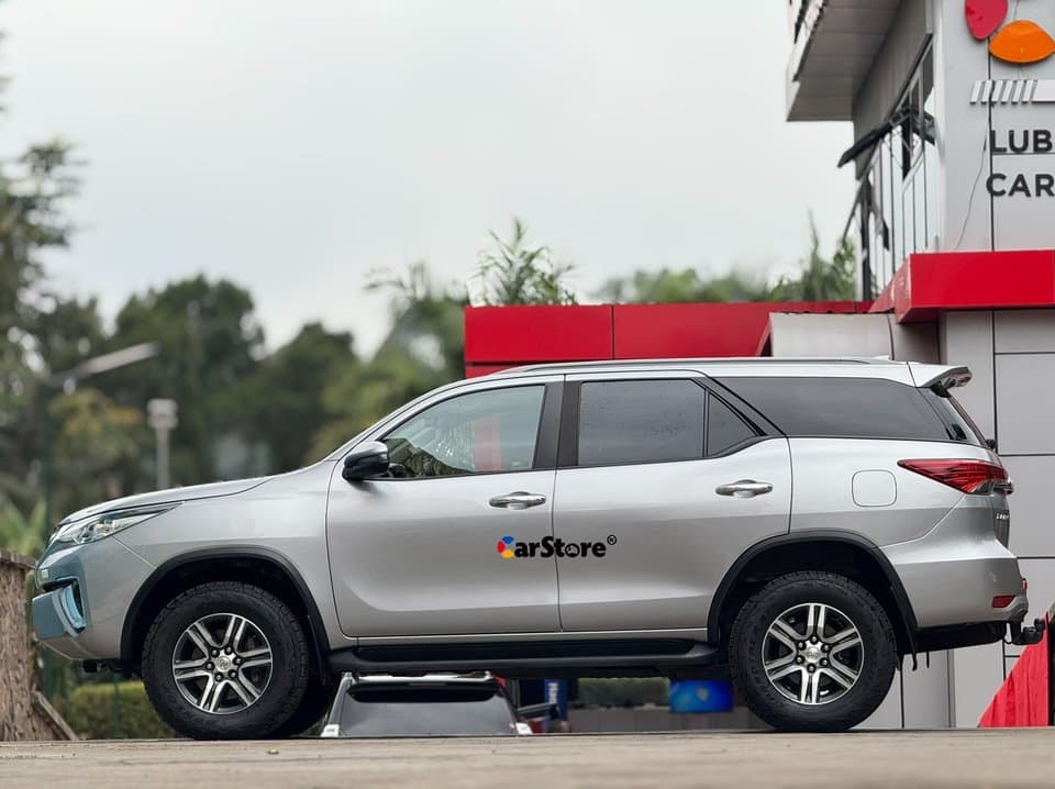 Toyota Fortuner view 3