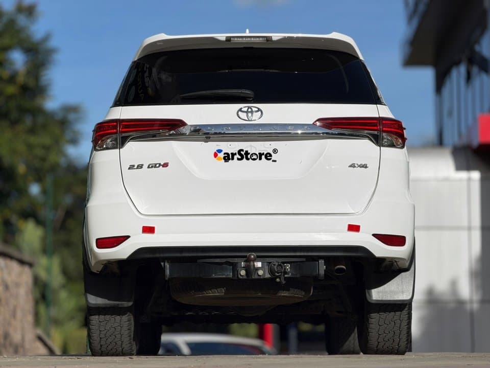 Toyota Fortuner view 2
