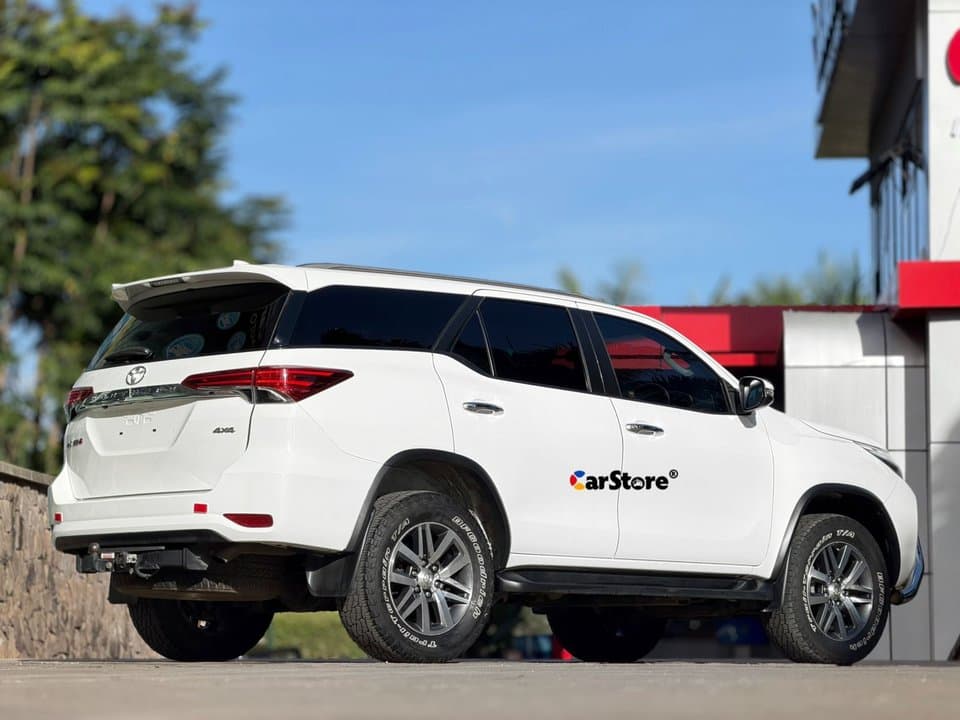 Toyota Fortuner view 3