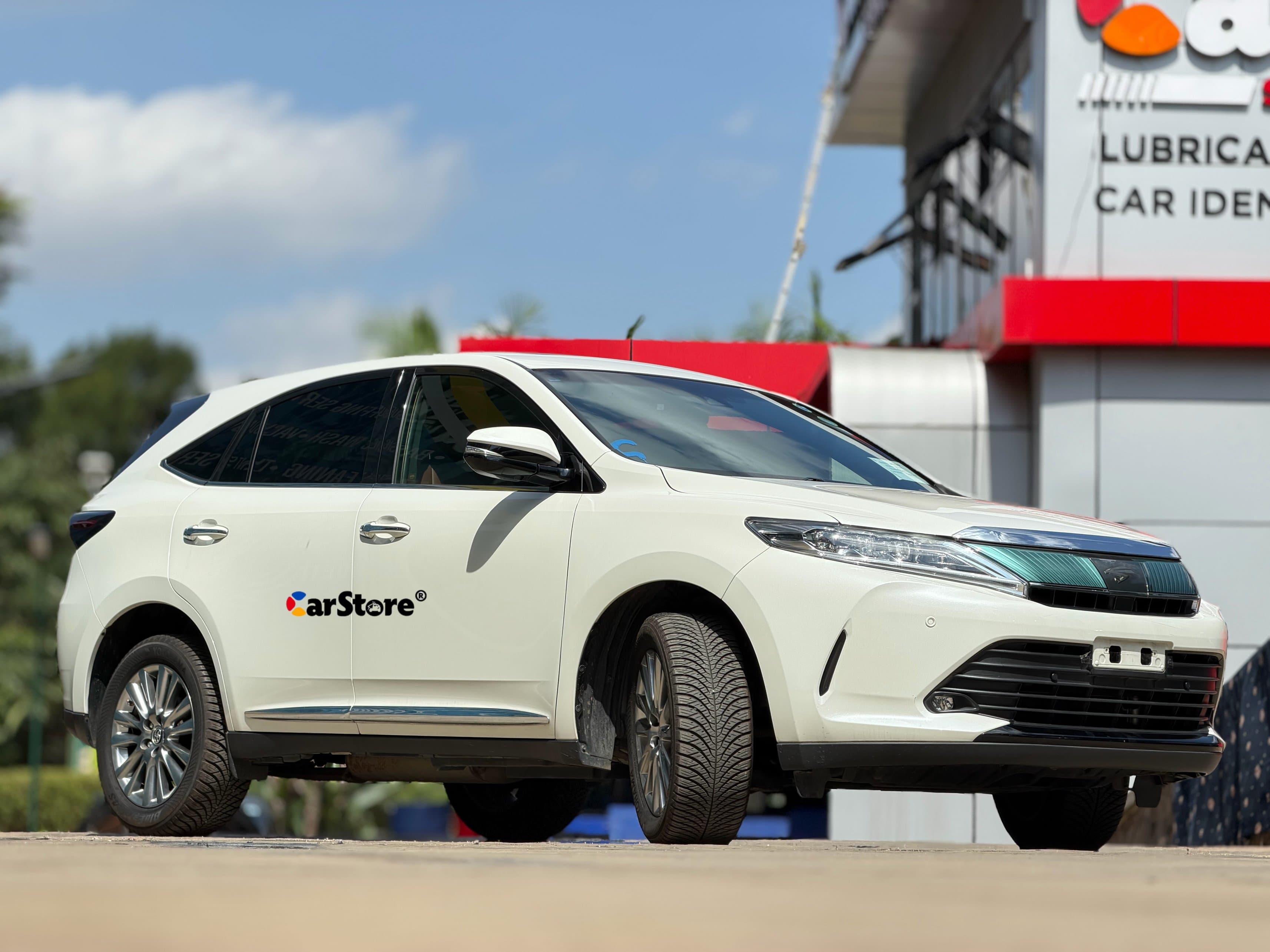 Toyota Harrier view 3