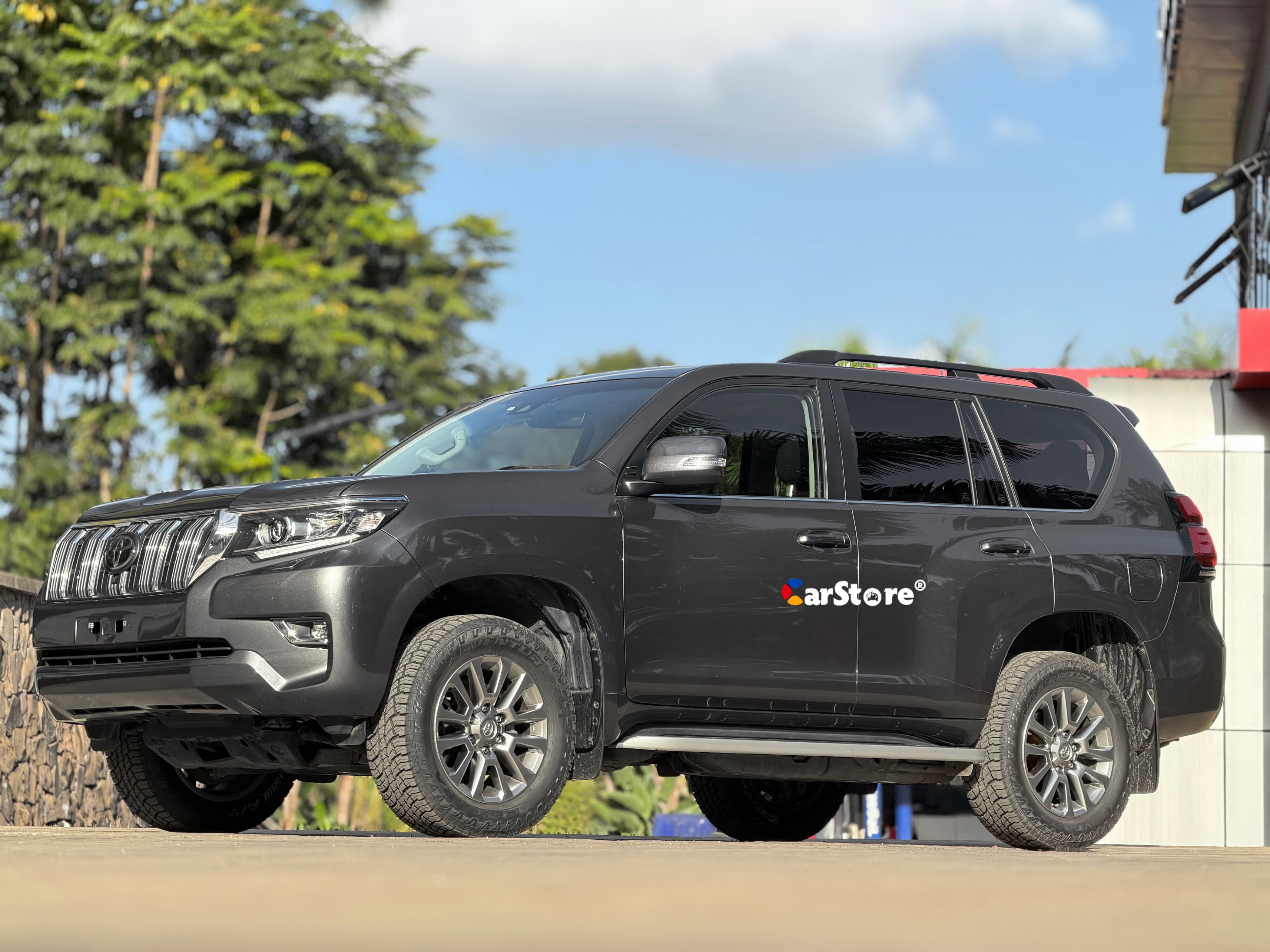 Toyota Land Cruiser Prado Kakadu view 2