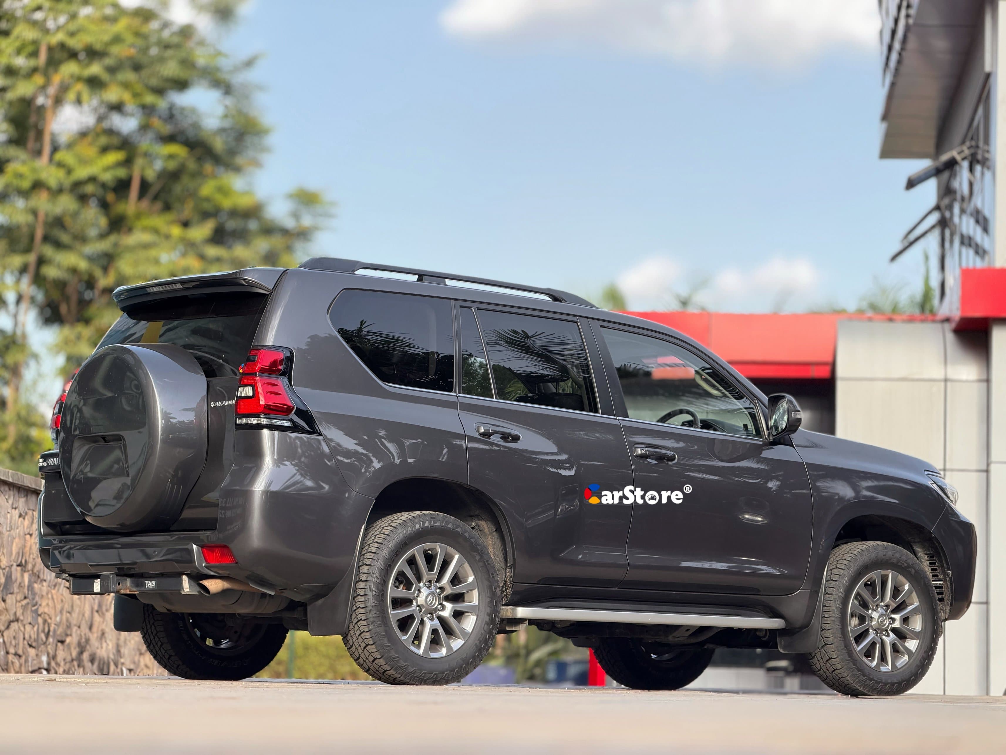 Toyota Land Cruiser Prado Kakadu view 3
