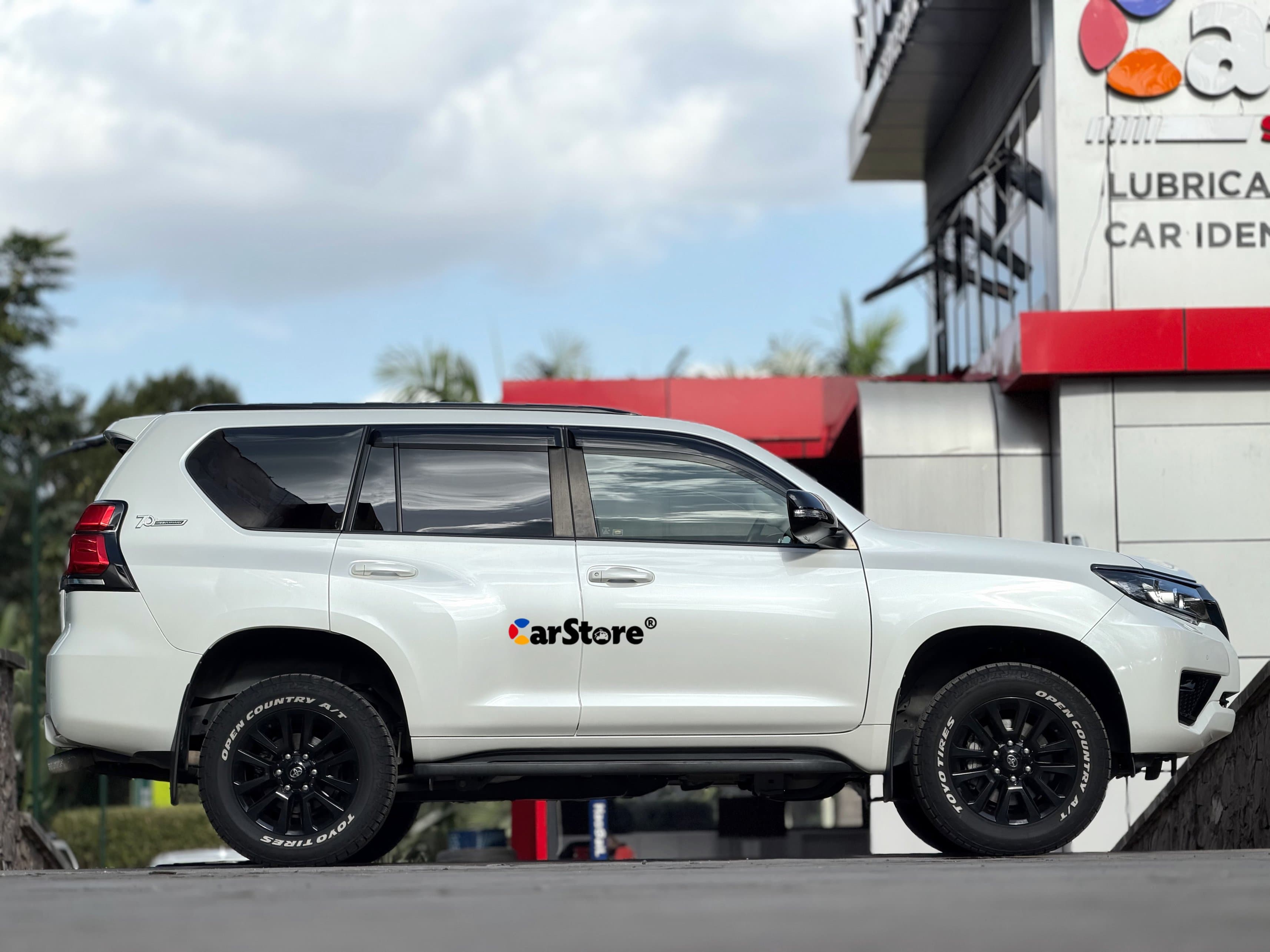 Toyota Land Cruiser Prado TX.L view 3