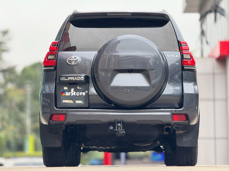 Toyota Land Cruiser Prado VX.L view 3