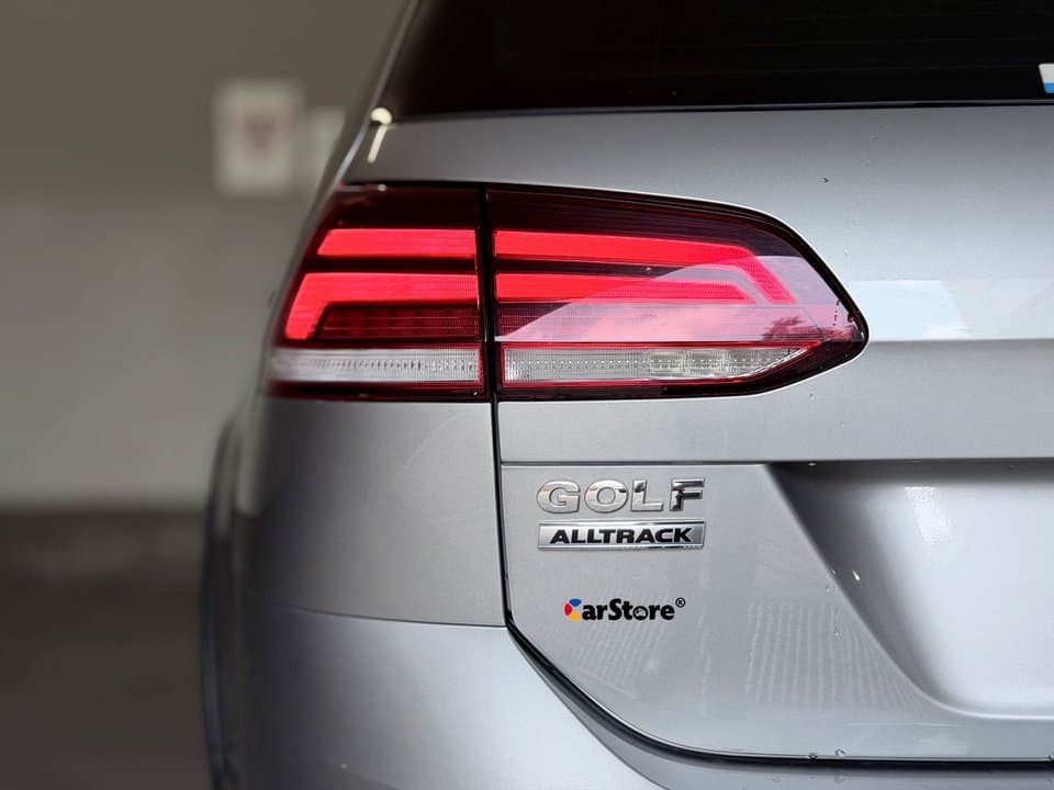 Volkswagen Golf Alltrack view 3